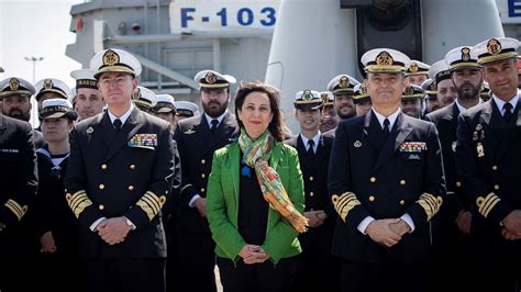 La ministra de Defensa visita el nuevo cuartel general de la operación