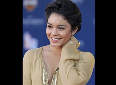 Vanessa Hudgens Muy Cari Osa Con Su Nuevo Novio