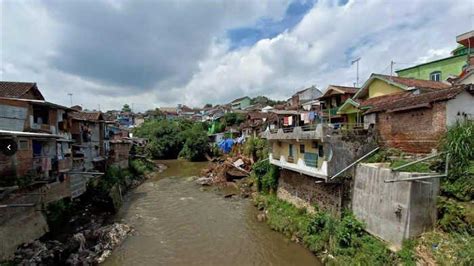 Longsor Di Kota Malang Rumah Warga Hanyut Terbawa Arus Sungai