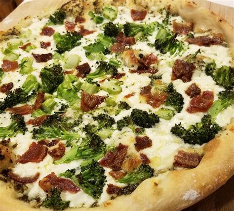 Broccoli Ricotta Mozzarella Bacon R Pizza