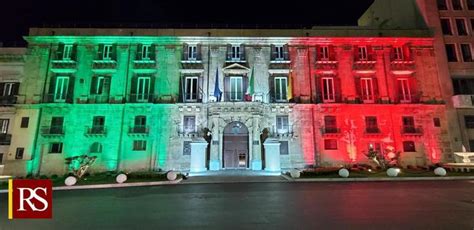 Festa Della Repubblica Il Palazzo Della Regione Siciliana Illuminato