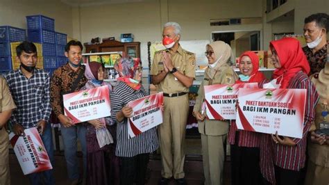 Kendalikan Inflasi Di Jateng Gubernur Ganjar Serahkan Bantuan Untuk