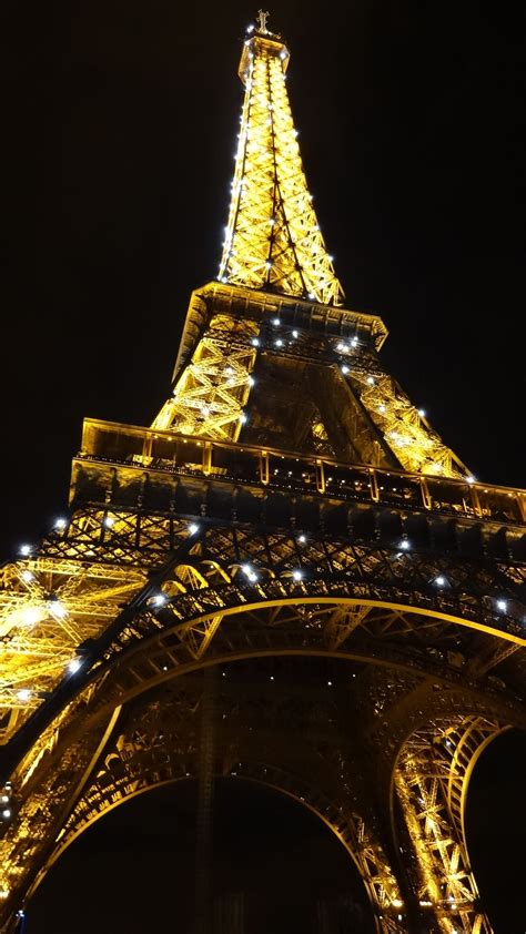 Eiffel Tower at night! Spectacular!!! | Eiffel tower at night, Eiffel ...