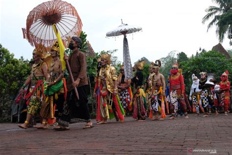 Pertunjukkan World Wayang Way Borobudur ANTARA News