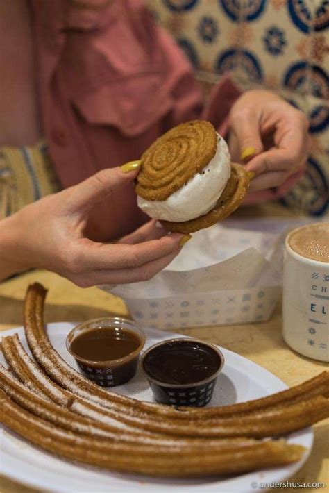 Video: Churrería El Moro - World's Best Churros in Mexico City Since 1935!