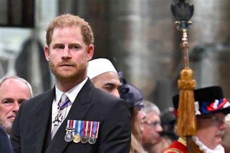 Body Language Expert Points Out Gesture Prince Harry Made To Ignore Prince William At King