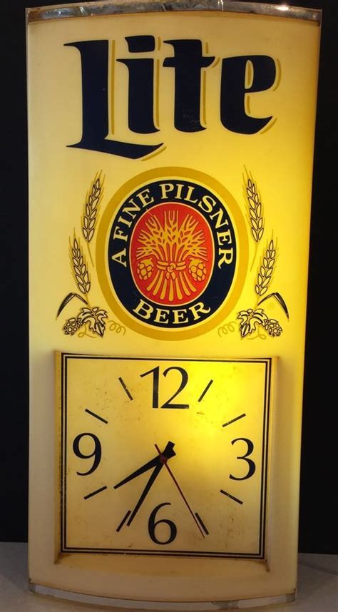 Vintage Miller Lite Beer Lighted Sign Clock Ebay Lite Beer Miller Lite Beer Clock