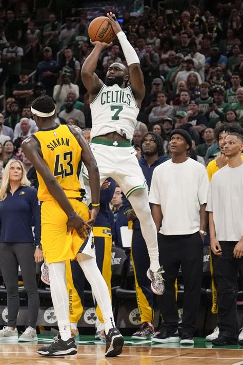 Haliburton S Turnovers Cost Pacers Who Blow Late Lead Against Celtics