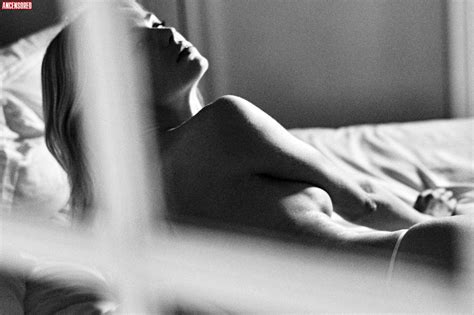 Naked Emily Senko Added 09 23 2016 By Gujaguja