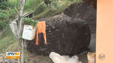 Pedra Se Solta De Barranco E Quase Atinge Casa Na Zona Rural De Ipui Na