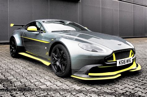 2017 Aston Martin Vantage GT8 front three quarters - Automobile
