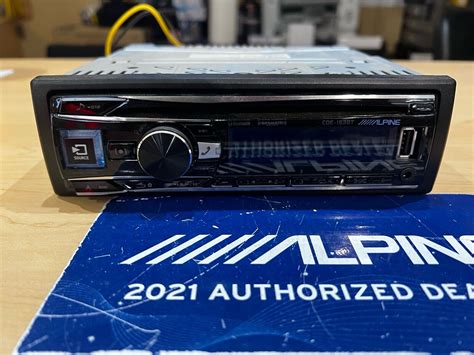 Alpine CDE 163BT In Dash Receiver W Detachable Faceplate Black