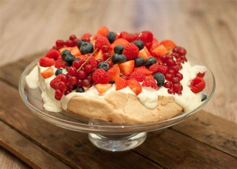 Recept Pavlova Met Rood Fruit En Mascarponecr Me Savory Sweets