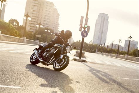 Kawasaki Tira De Nostalgia Para Remozar Sus Naked Cl Sicas Sin Renunciar Al Esp Ritu Z