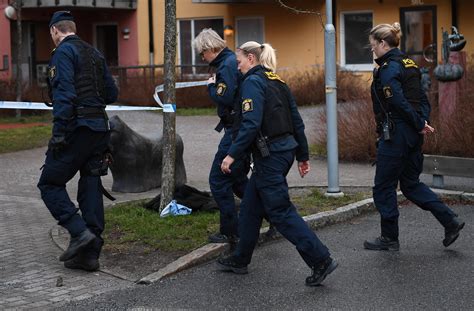 Man Hittad Död I Skogås Polisen Misstänker Mord