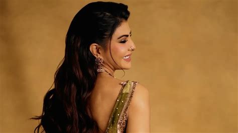 Jacqueline Fernandezs Exquisite Fashion Statement That Will Leave You In Awe