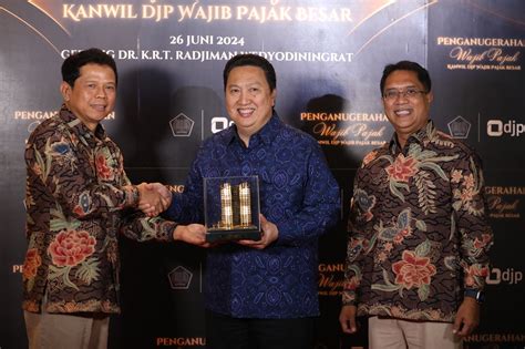 FOTO Adaro Raih Penghargaan Wajib Pajak