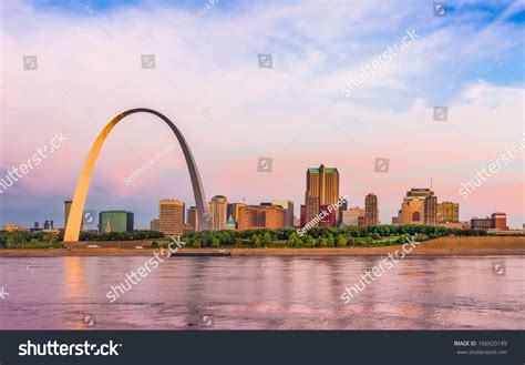 St Louis Skyline Panorama Including Gateway Stock Photo 166920149