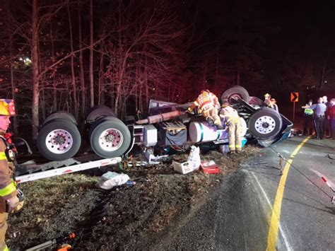 Tractor Trailer Driver Seriously Injured After Crash On I 295 In Henrico