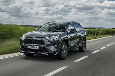 La Toyota Rav Hybride Rechargeable Awd I Le Monde Du Plein Air