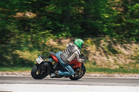 Hyper Naked Bike Vergleich Ducati Streetfighter V S