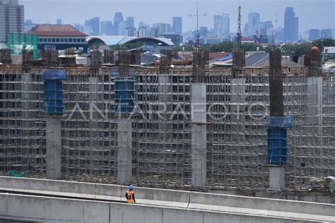 PEMBANGUNAN DEPO LRT KELAPA GADING ANTARA Foto