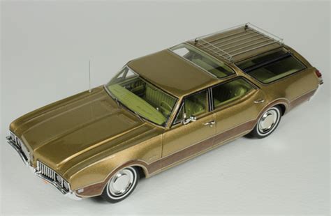 Gc 040 A 1969 Oldsmobile Vista Cruiser Color Aztec Gold Goldvargcollection