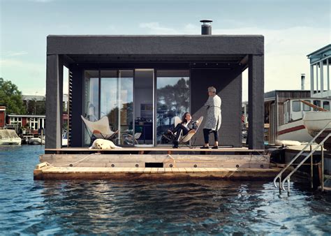 753 Sq Ft Modern Houseboat