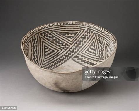 Native American Pottery Photos And Premium High Res Pictures Getty Images