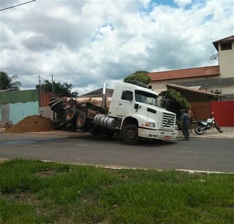 Caminh O Basculante Carregado De Areia Tomba Em Bonito Ms Bonito Informa