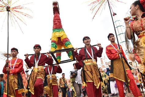 Dugderan Tradisi Pemersatu Masyarakat Semarang Sambut Ramadhan Kolom