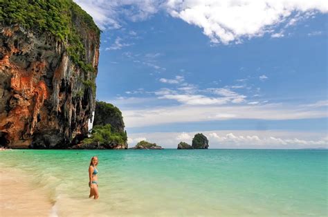 Railay Beach (Krabi): How to Visit + What to Expect