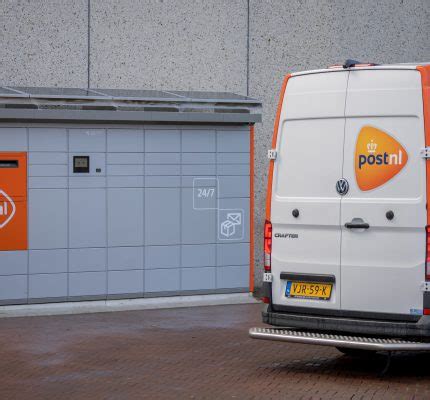 Eerste Postnl Pakketautomaat Op Zonnepanelen Emerce