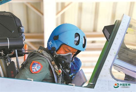 海军航空大学某训练团组织跨昼夜飞行训练 大陆军事 华夏经纬网