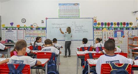 Em Meio A Um Movimento De Transforma O Da Educa O Normal Que Se