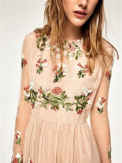 Venta Vestidos Con Bordados De Flores En Stock