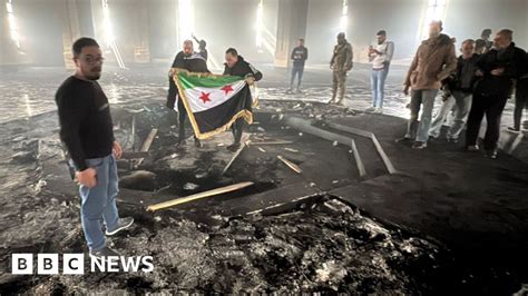 Syria Rebels Burn Tomb Of Bashar Al Assad S Father Hafez