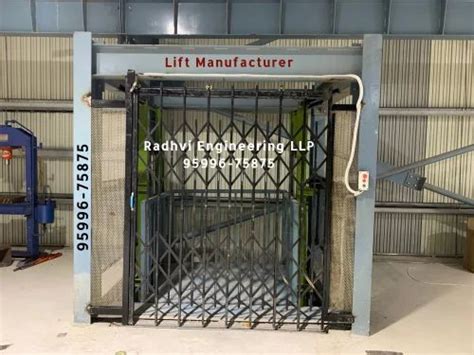 Hydraulic Goods Lift Double Mast Capacity Ton At Rs In New