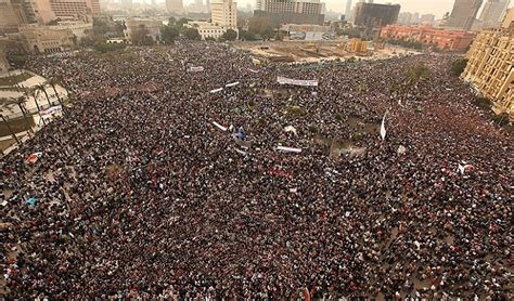 12 عاما على ثورة 25 يناير مصريون يحيون الذكرى