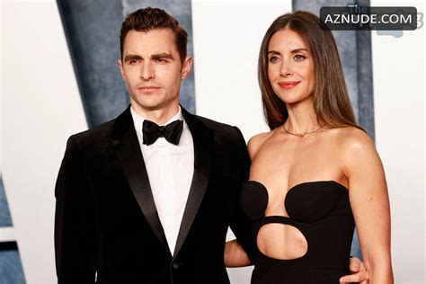 Alison Brie Sexy Shows Off Her Hot Tits At The 2023 Vanity Fair Oscar Party In Beverly Hills