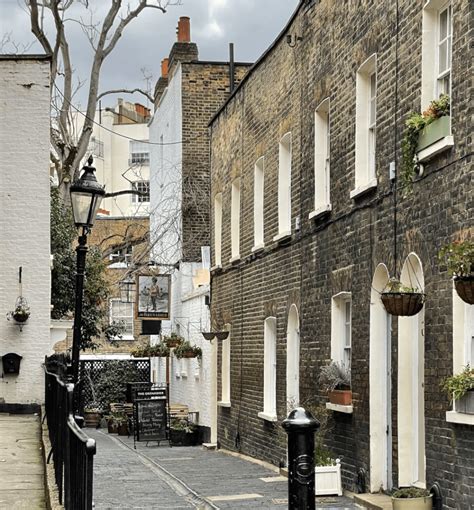 Belgravia Walking Tour | Look Up London