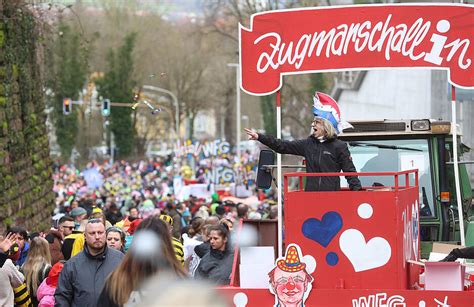 Ausgelassene Stimmung Beim Faschingsumzug In Bad Wimpfen Mit