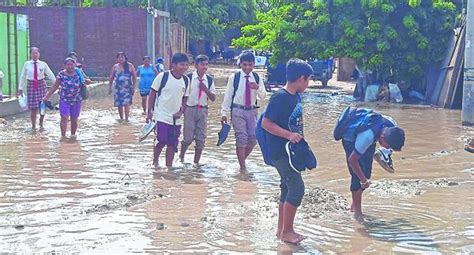 Piura Suspenden El Inicio De Clases En Colegios Inundados Tras Lluvias