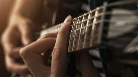 Un Homme A Jou De La Guitare Pendant Qu On Lui Retirait Une Tumeur Au