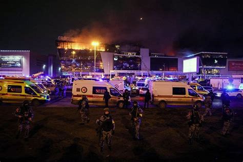 Attentato A Mosca Sparatoria Nella Sala Concerti Decine Di Morti