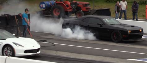 Hellcat Redeye Vs Corvette Z Shows Timing Is Everything On The Strip