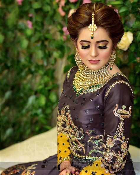 Pin By 👑king Shahid👑 On Pakistani Bridal Wear Bride Fashion Photography Pakistani Bridal