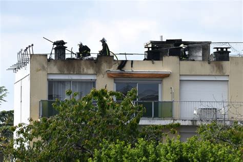 Une bouteille de gaz explose sur le toit d un immeuble en chantier à