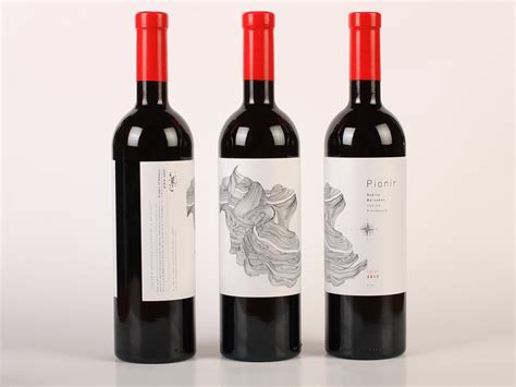 Pionir :: Behance