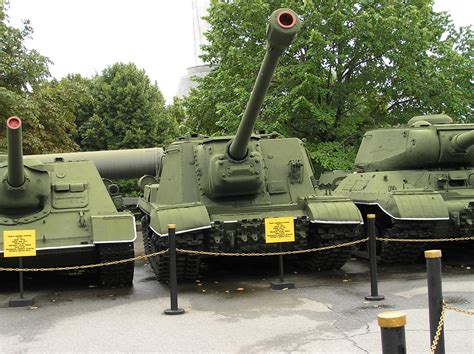 ISU-122 | САУ ИСУ-122 Боевая масса 46 т Экипаж 5 чел. 122-мм… | Flickr